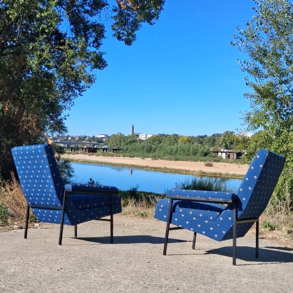 Paire de fauteuils 643 par l'A.R.P. sur Circa51