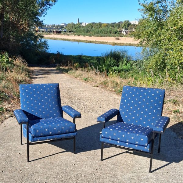Paire de fauteuils 643 par l'A.R.P. sur Circa51