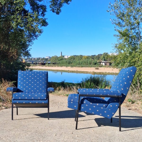 Paire de fauteuils 643 par l'A.R.P. sur Circa51