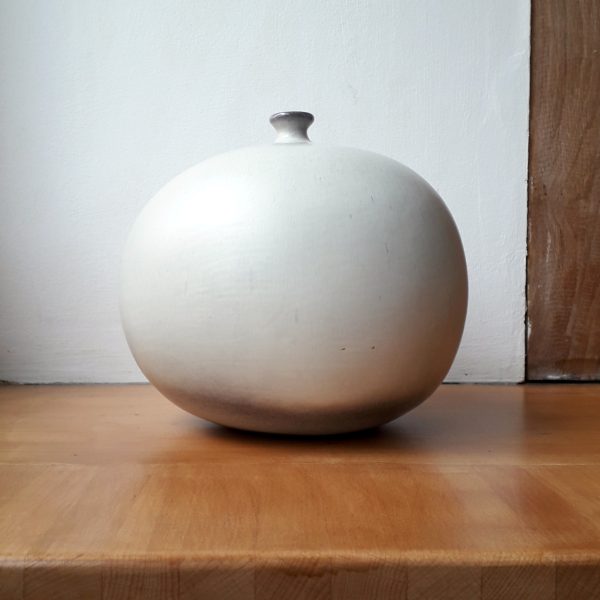 Vase boule par Jacques et Dani Ruelland sur Circa51